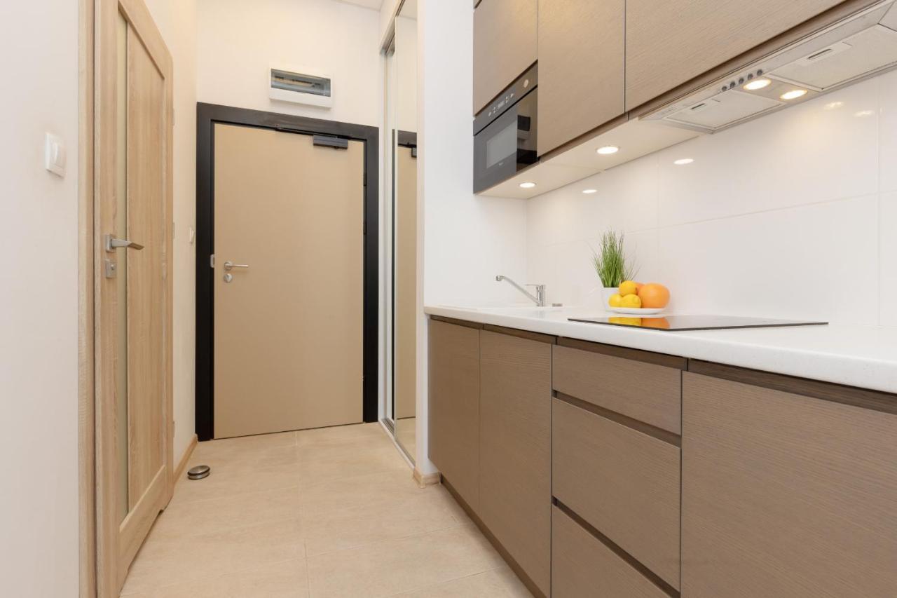 Jerozolimskie 216 With Parking By Renters Apartament